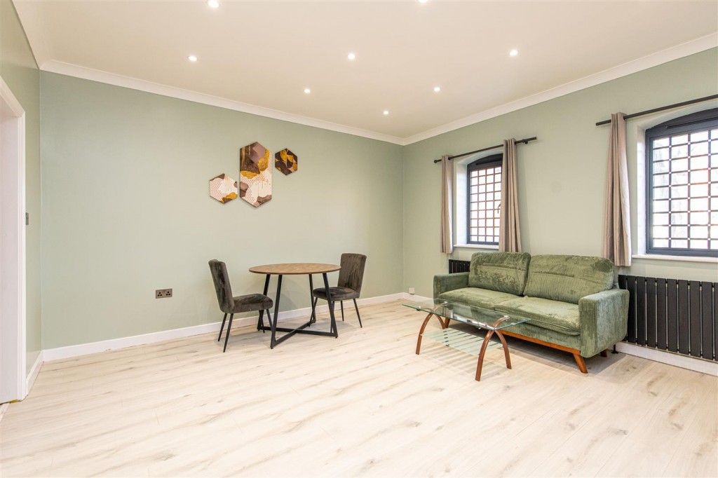 Images for Chequers Lane, Wellingborough EAID:oscarjamesapi BID:2