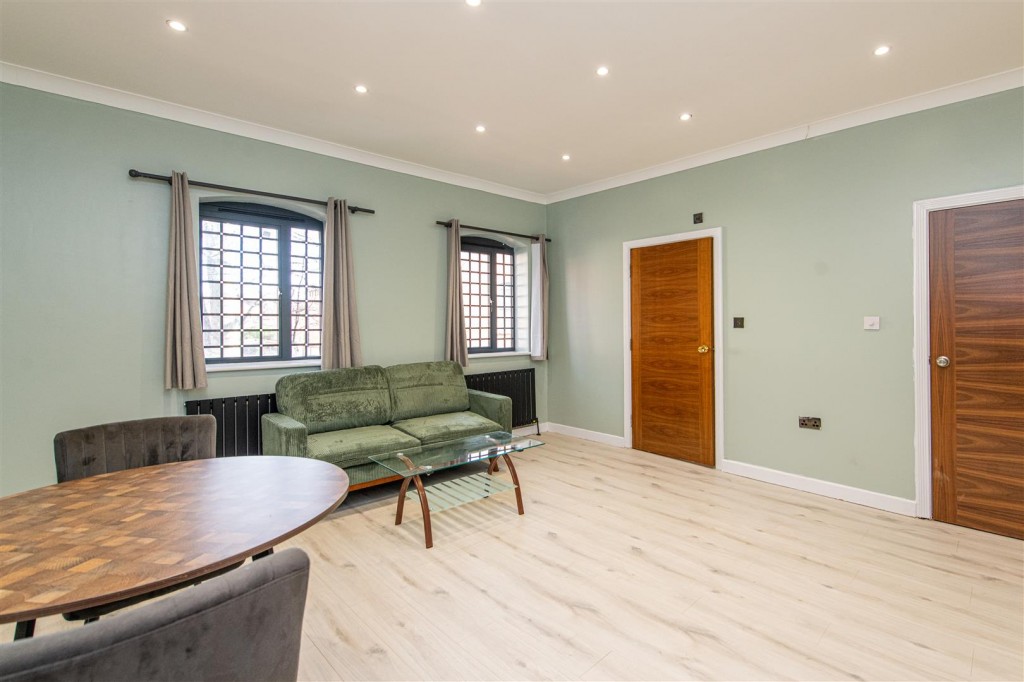 Images for Chequers Lane, Wellingborough EAID:oscarjamesapi BID:2