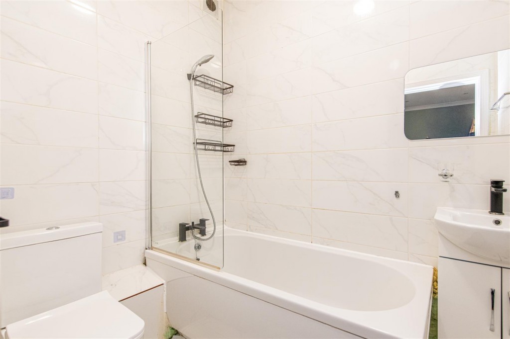 Images for Chequers Lane, Wellingborough EAID:oscarjamesapi BID:2