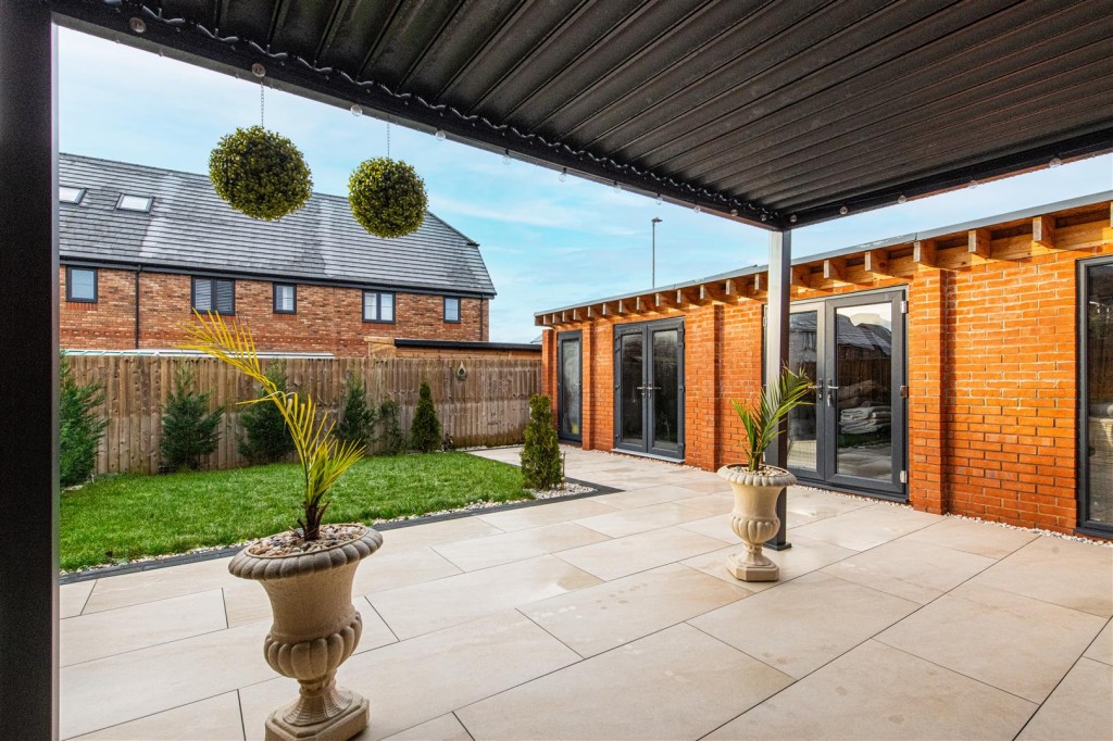 Images for London Road, Priors Hall EAID:oscarjamesapi BID:4