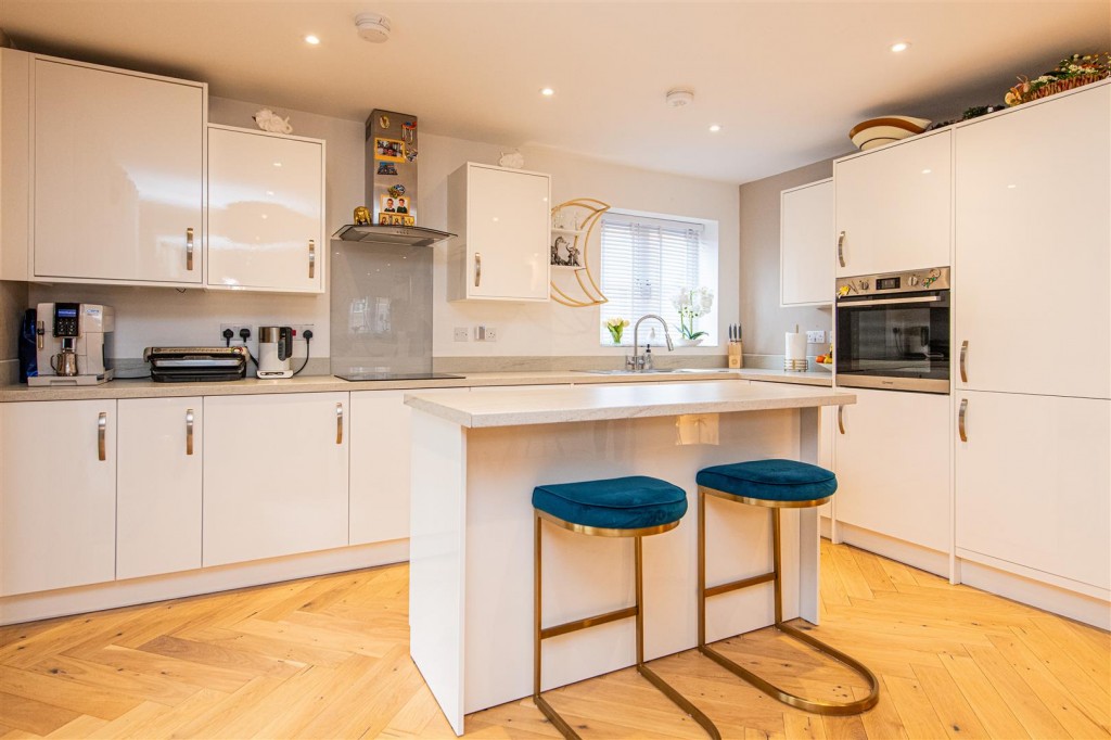 Images for London Road, Priors Hall EAID:oscarjamesapi BID:4