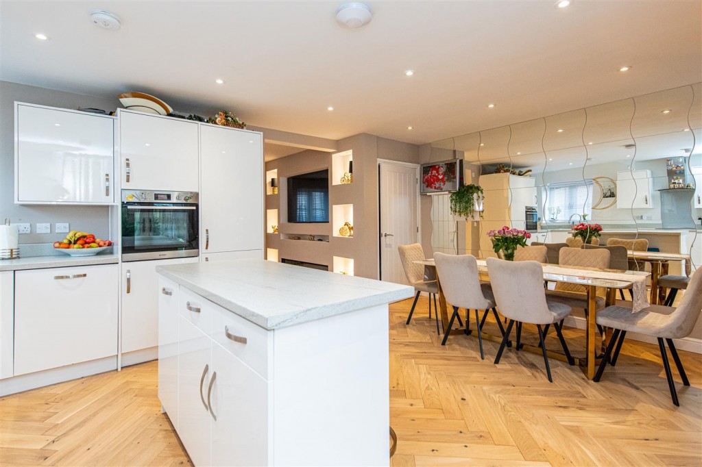 Images for London Road, Priors Hall EAID:oscarjamesapi BID:4