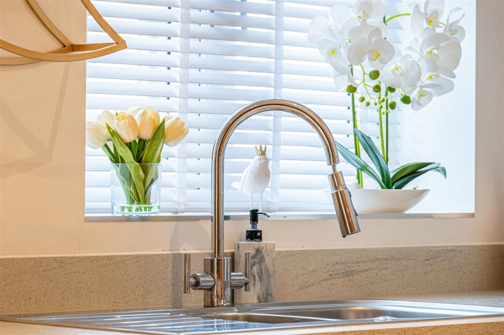 Images for London Road, Priors Hall EAID:oscarjamesapi BID:4