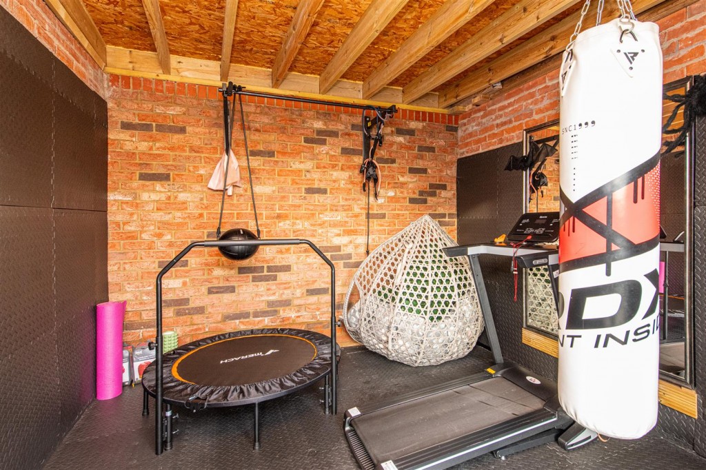 Images for London Road, Priors Hall EAID:oscarjamesapi BID:4