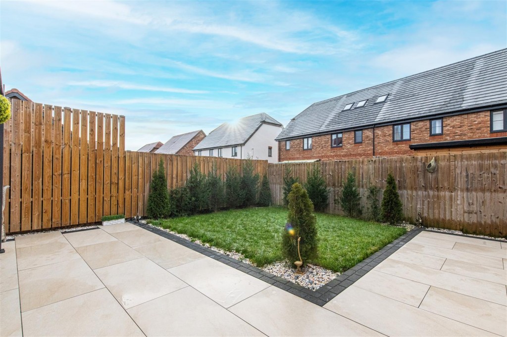 Images for London Road, Priors Hall EAID:oscarjamesapi BID:4