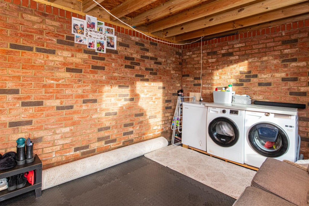 Images for London Road, Priors Hall EAID:oscarjamesapi BID:4