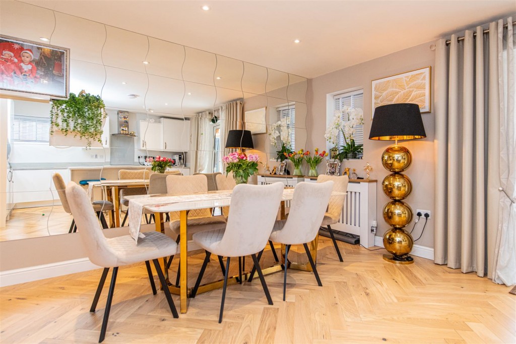 Images for London Road, Priors Hall EAID:oscarjamesapi BID:4