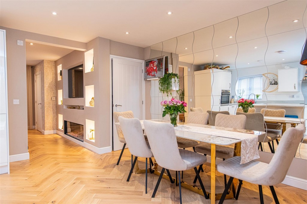 Images for London Road, Priors Hall EAID:oscarjamesapi BID:4