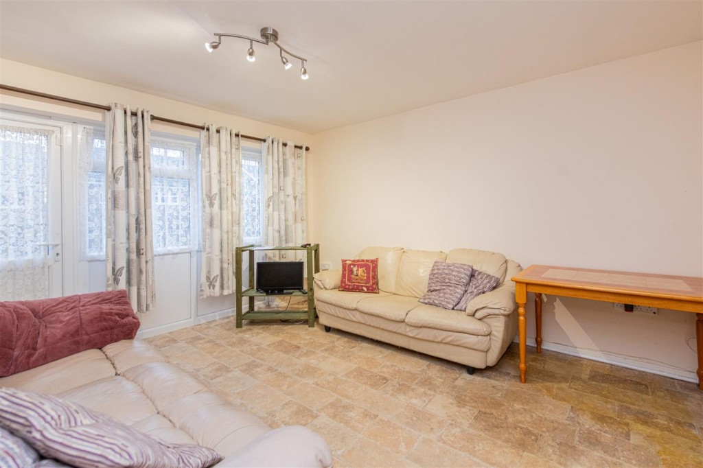 Images for Hunters Close, Northampton EAID:oscarjamesapi BID:1