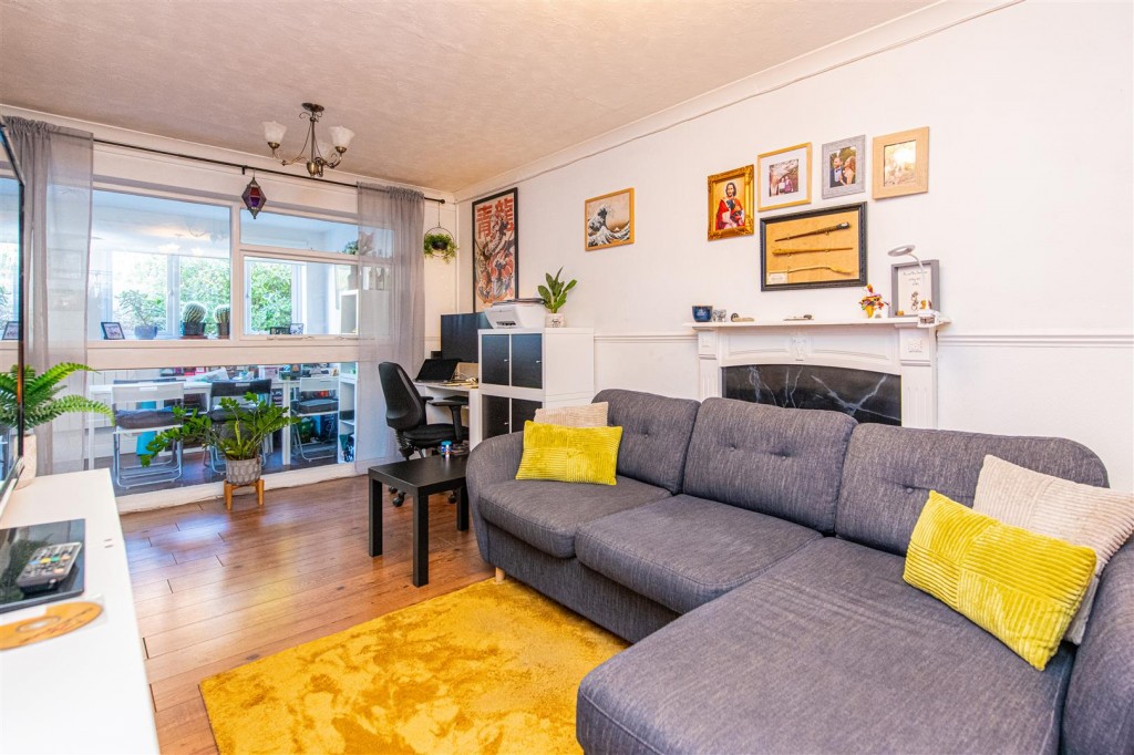 Images for Bishops Drive, Kettering EAID:oscarjamesapi BID:2