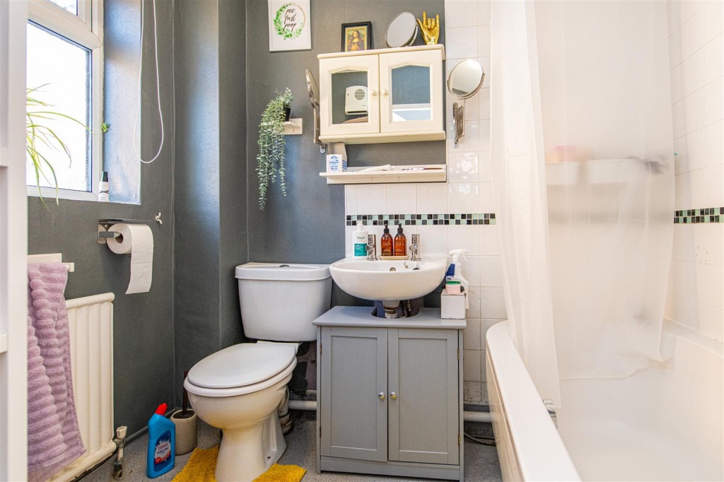 Images for Bishops Drive, Kettering EAID:oscarjamesapi BID:2