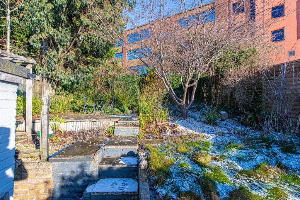 Images for Bishops Drive, Kettering EAID:oscarjamesapi BID:2