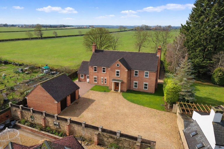 Chelveston Road, Stanwick, Wellingborough - EAID:oscarjamesapi, BID:6