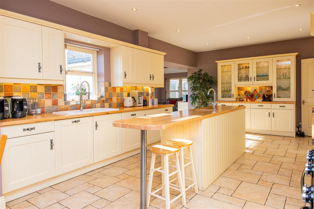 Images for Chelveston Road, Stanwick, Wellingborough EAID:oscarjamesapi BID:6