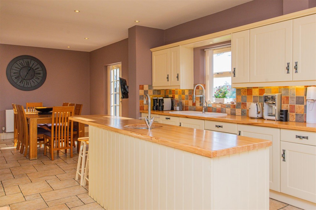 Images for Chelveston Road, Stanwick, Wellingborough EAID:oscarjamesapi BID:6