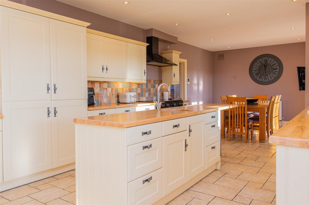 Images for Chelveston Road, Stanwick, Wellingborough EAID:oscarjamesapi BID:6