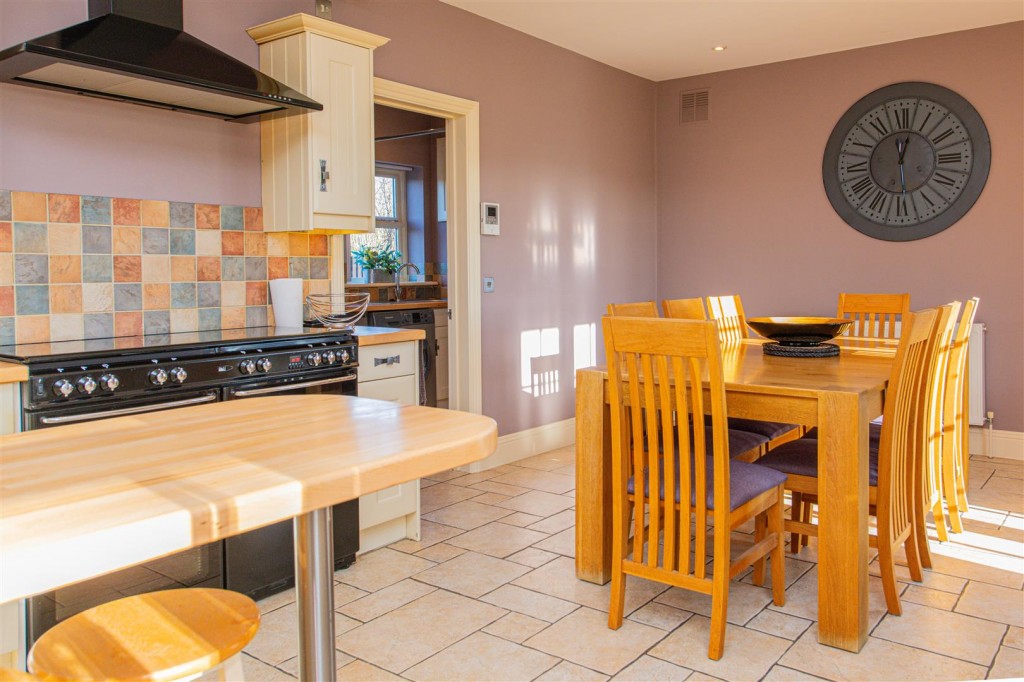 Images for Chelveston Road, Stanwick, Wellingborough EAID:oscarjamesapi BID:6