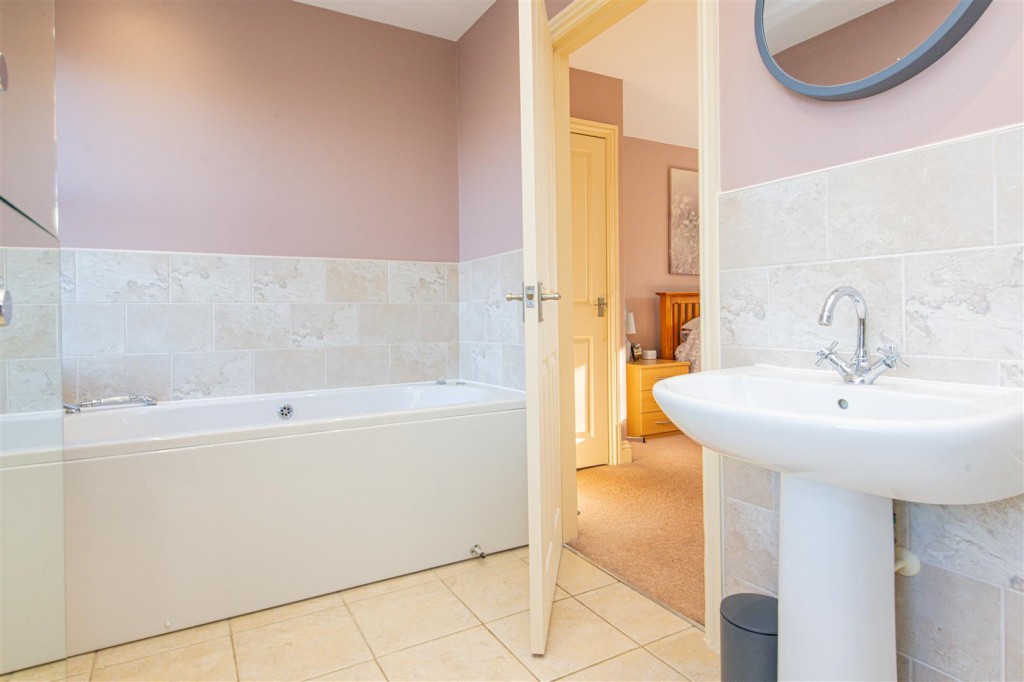 Images for Chelveston Road, Stanwick, Wellingborough EAID:oscarjamesapi BID:6