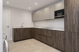 Images for SUPERB INVESTMENT OPPORTUNITY -HMO -York Road, Kettering