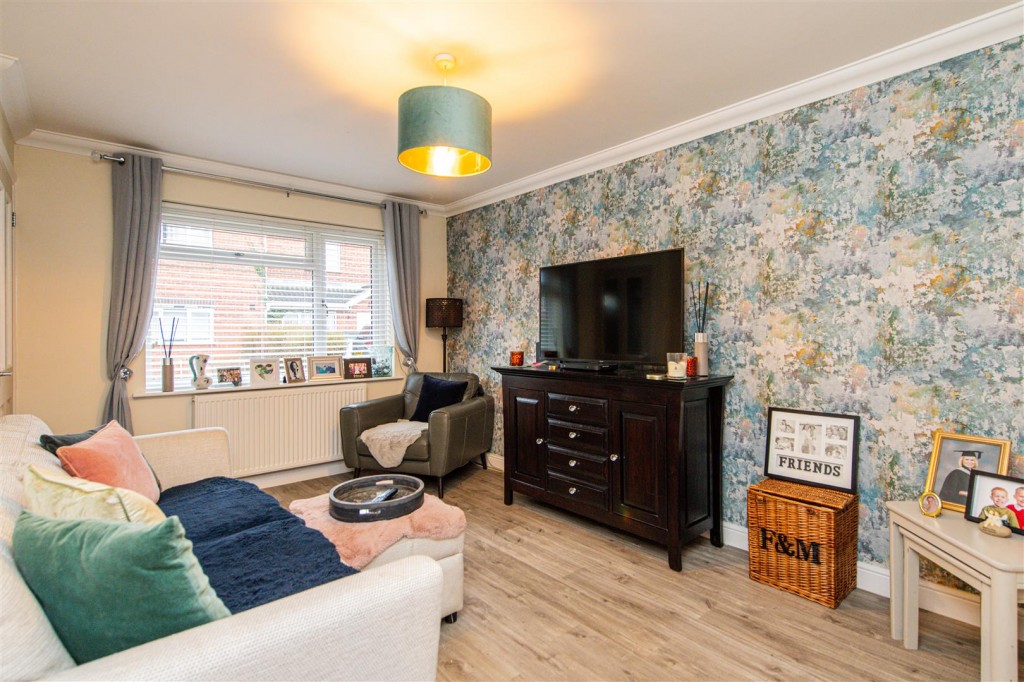 Images for Dale Close, Wellingborough EAID:oscarjamesapi BID:6