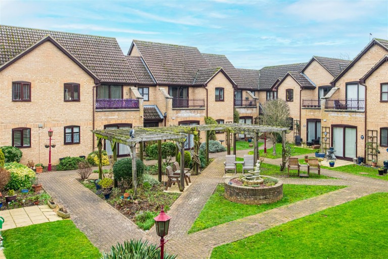 Russell Court, Rushden - EAID:oscarjamesapi, BID:8