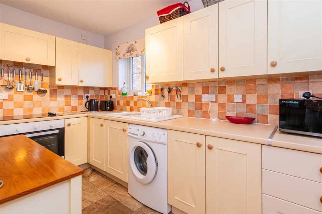 Images for Russell Court, Rushden EAID:oscarjamesapi BID:8