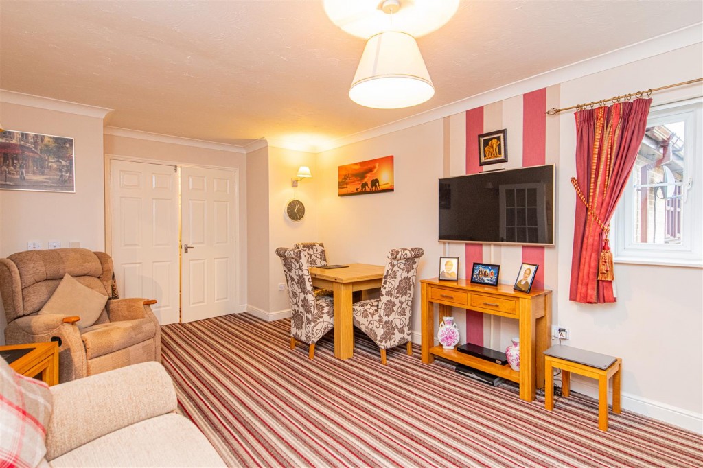 Images for Russell Court, Rushden EAID:oscarjamesapi BID:8