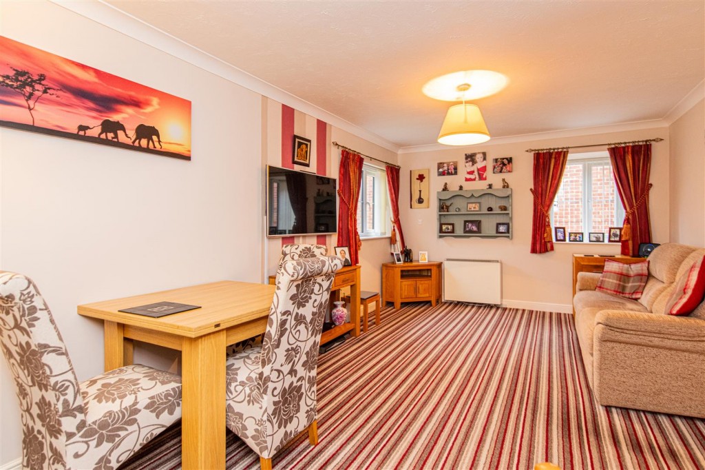 Images for Russell Court, Rushden EAID:oscarjamesapi BID:8