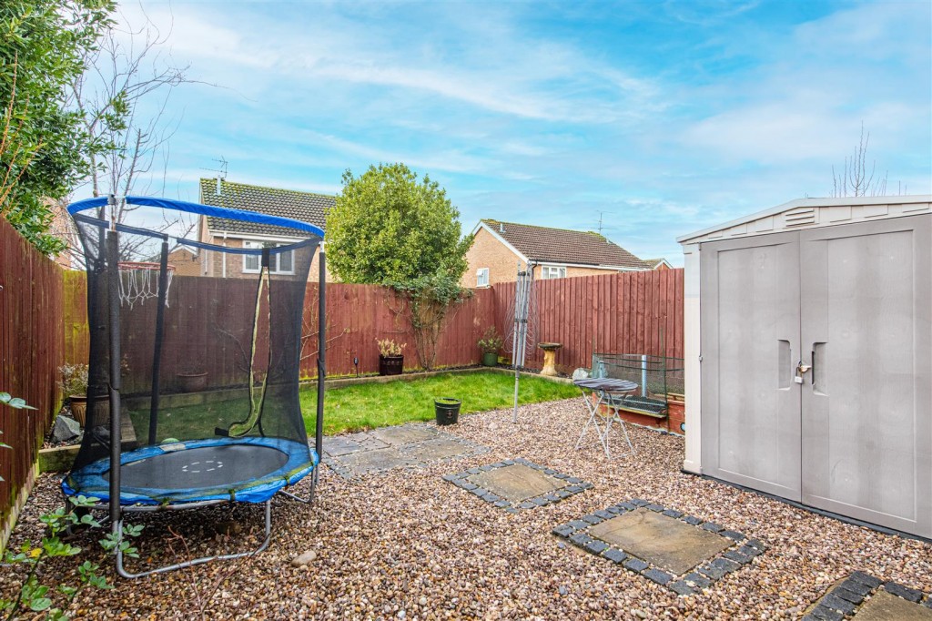 Images for Queensway, Burton Latimer EAID:oscarjamesapi BID:3