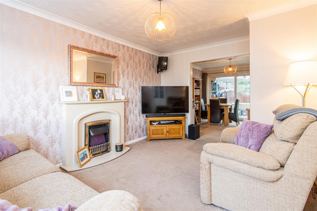 Images for Queensway, Burton Latimer EAID:oscarjamesapi BID:3