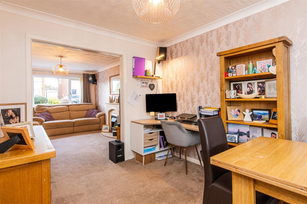 Images for Queensway, Burton Latimer EAID:oscarjamesapi BID:3