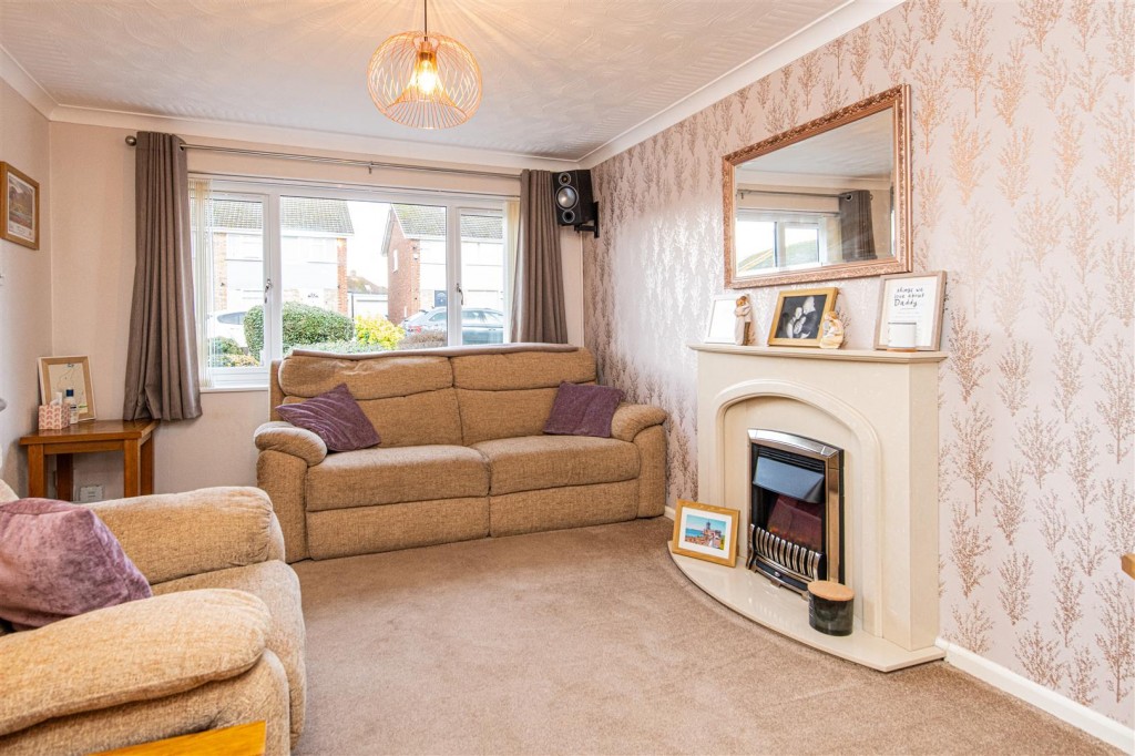 Images for Queensway, Burton Latimer EAID:oscarjamesapi BID:3