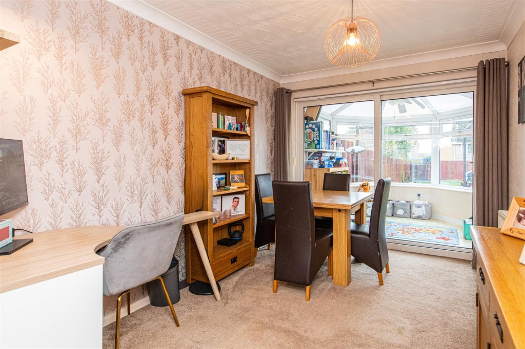 Images for Queensway, Burton Latimer EAID:oscarjamesapi BID:3