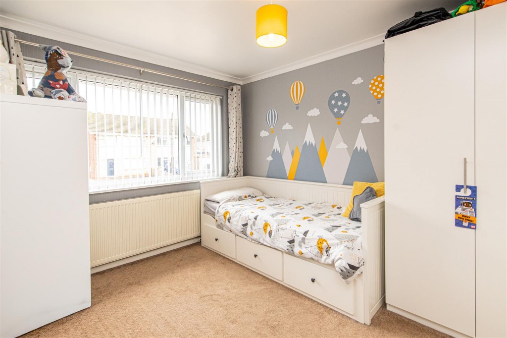 Images for Queensway, Burton Latimer EAID:oscarjamesapi BID:3