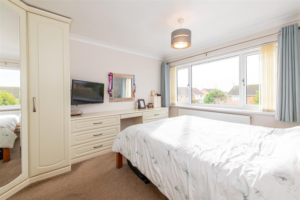 Images for Queensway, Burton Latimer EAID:oscarjamesapi BID:3