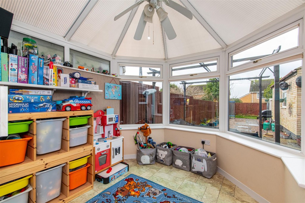 Images for Queensway, Burton Latimer EAID:oscarjamesapi BID:3