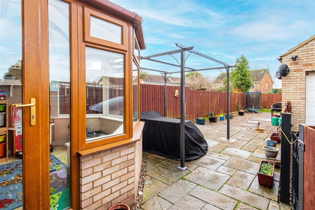 Images for Queensway, Burton Latimer EAID:oscarjamesapi BID:3