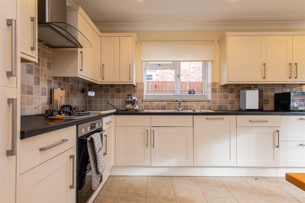 Images for Neale Avenue, Kettering EAID:oscarjamesapi BID:2