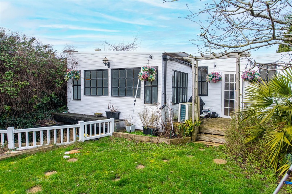 Images for Langley Court, Burton Latimer EAID:oscarjamesapi BID:3