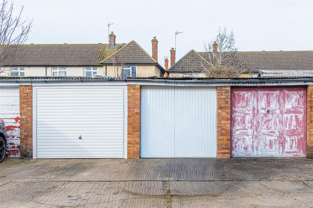 Images for Langley Court, Burton Latimer EAID:oscarjamesapi BID:3