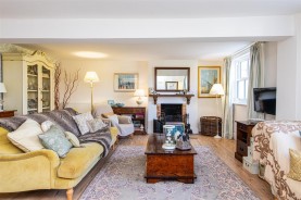 Images for White Swan, High Street, Welford