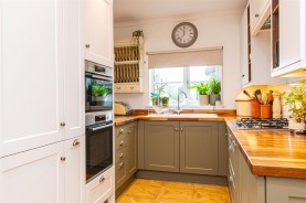 Images for White Swan, High Street, Welford