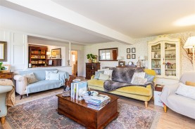 Images for White Swan, High Street, Welford