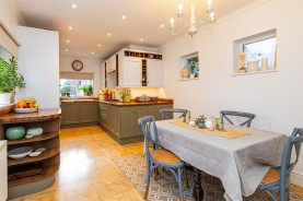 Images for White Swan, High Street, Welford