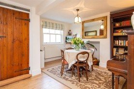 Images for White Swan, High Street, Welford