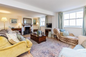 Images for White Swan, High Street, Welford