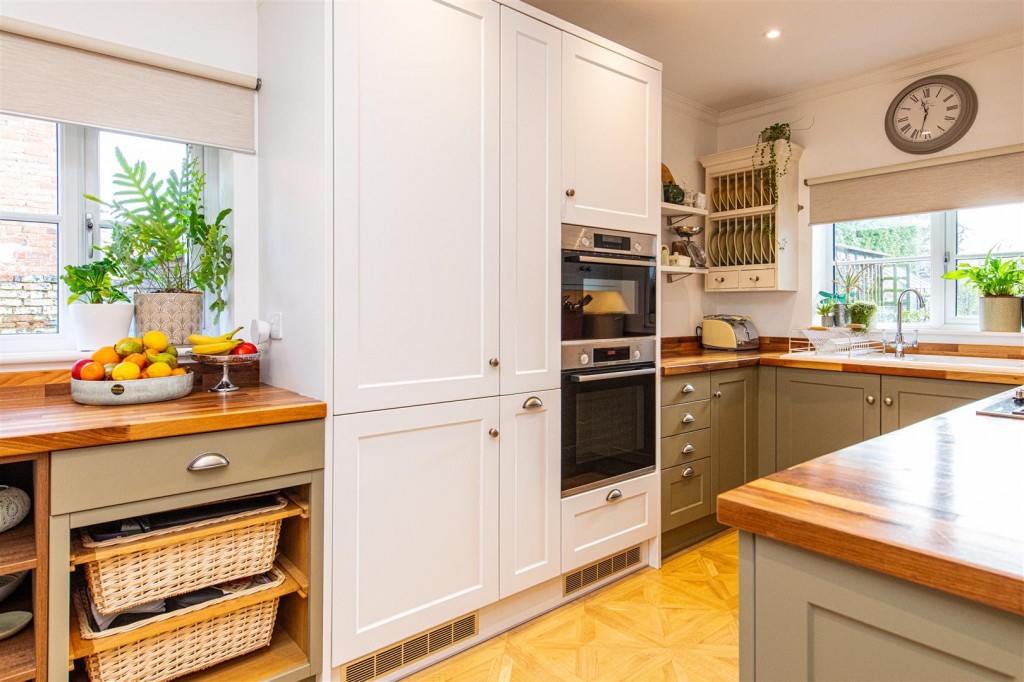 Images for White Swan, High Street, Welford EAID:oscarjamesapi BID:5