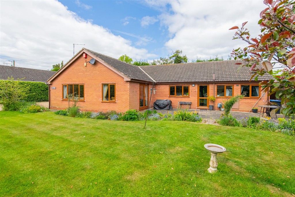 Images for Berridges Lane, Husbands Bosworth EAID:oscarjamesapi BID:5