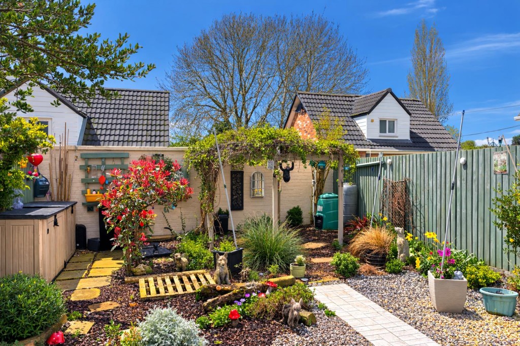 Images for Tann Road, Finedon, Wellingborough EAID:oscarjamesapi BID:3