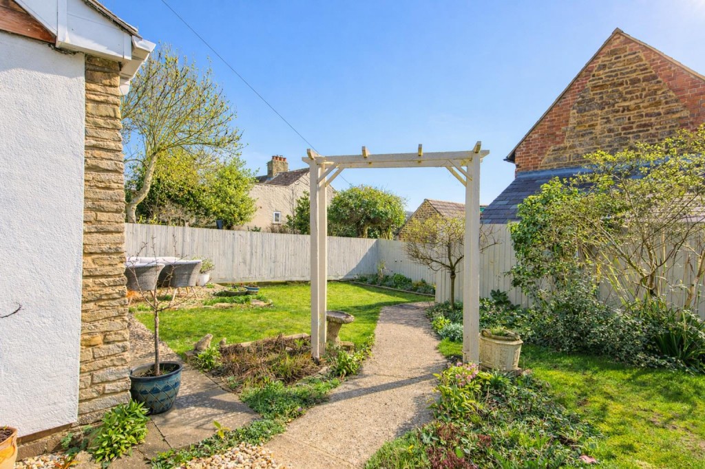 Images for Kettering Road, Little Cransley EAID:oscarjamesapi BID:2